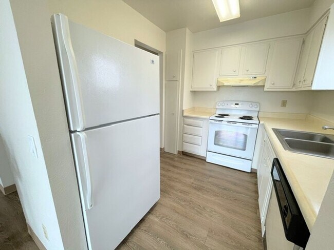 Building Photo - 3909 Malaspina Cir