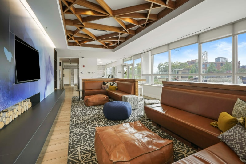 Building Photo - 772w W Adams St