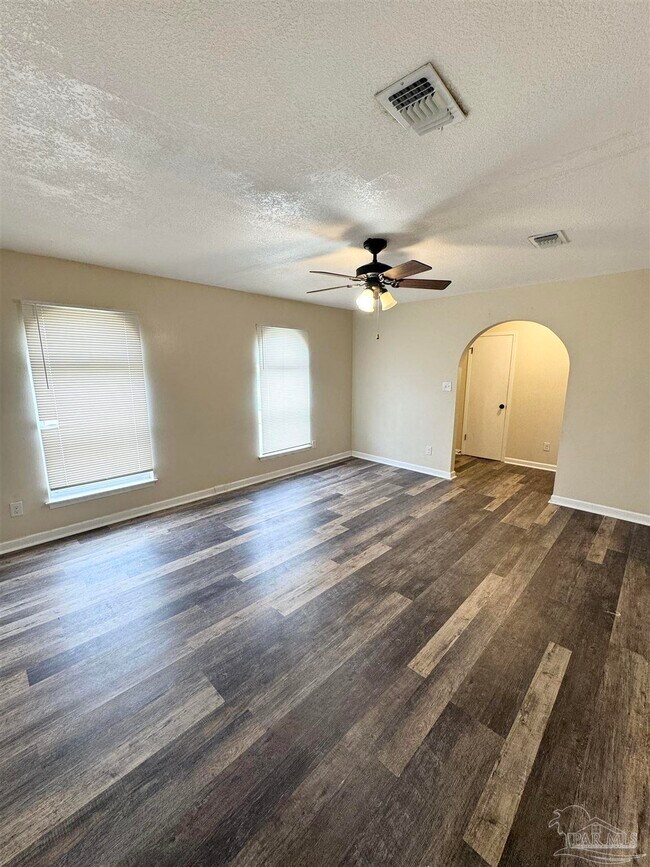 Building Photo - 9037 El Matador Dr