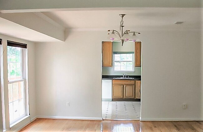 Building Photo - Serene and Private 3 Bed 3 Bath Single Fam...