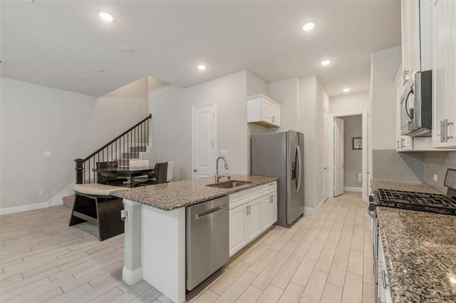 Building Photo - 6267 Blythe Dr