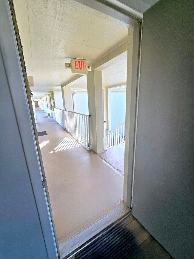 Building Photo - 2 Bed 2 Bath $1700 Rental 55+ in Vista St ...