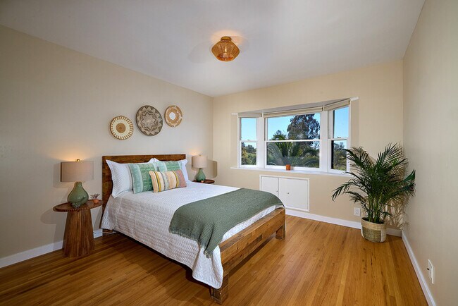 Building Photo - 2136 Foothill Dr