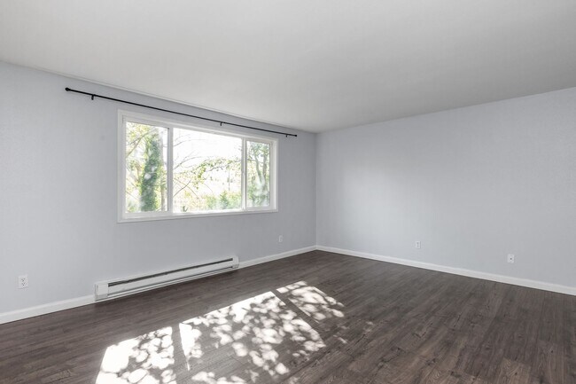 Building Photo - 6118 Kenwood Dr