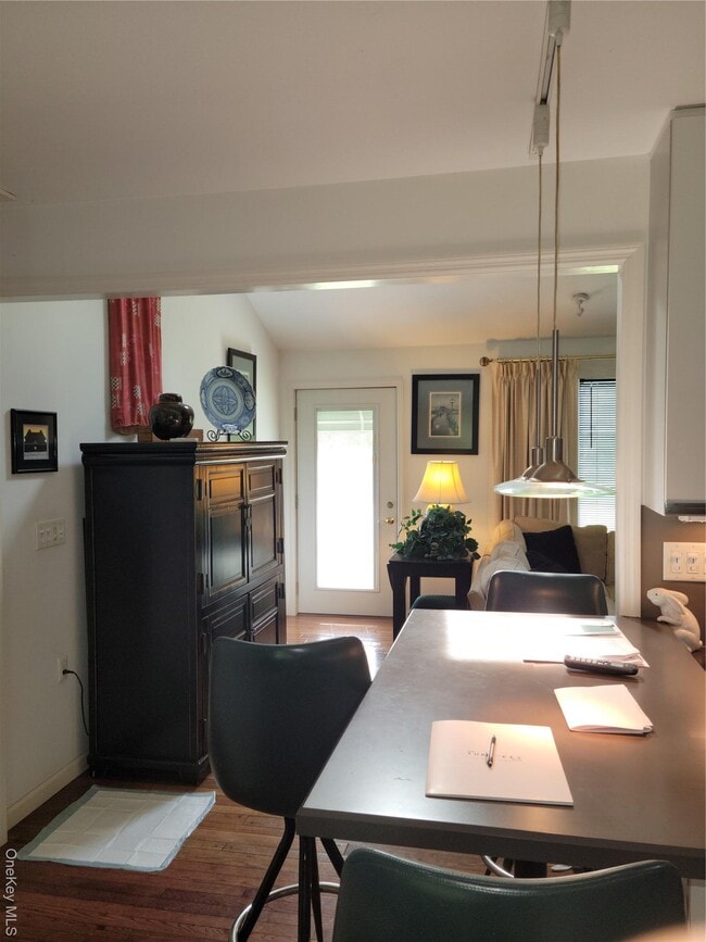 Building Photo - 1406 NY-82