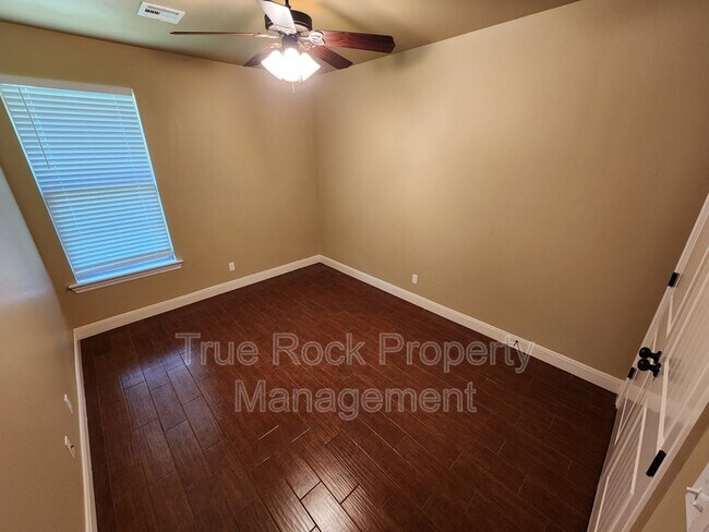 Building Photo - 1413 N Monte Vista St