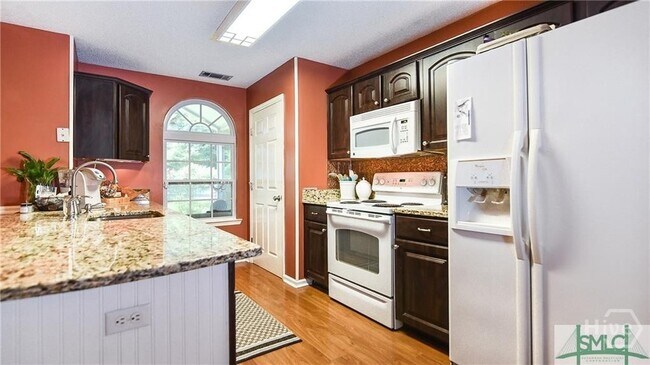 Building Photo - 135 Hermitage Dr