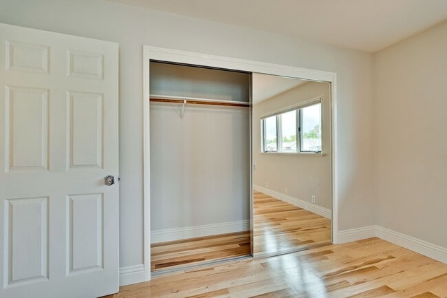 Building Photo - Fully Remodeled Single-Family Home Near Ap...
