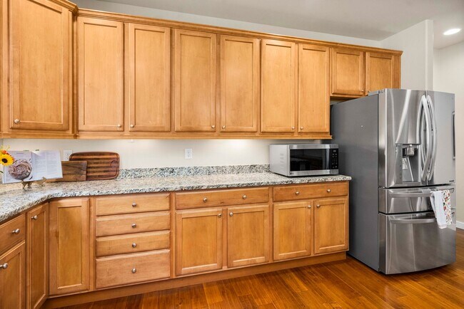 Building Photo - 2030 Nelson St