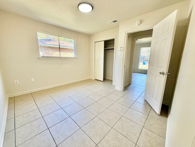 Building Photo - Home For Lease