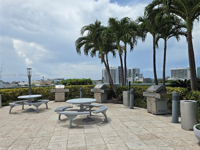 Building Photo - 601 NE 36th St