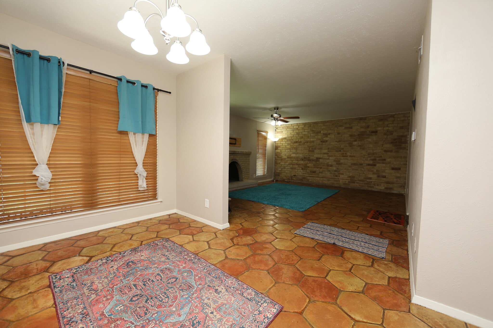 Building Photo - 7727 Meadow Park Dr