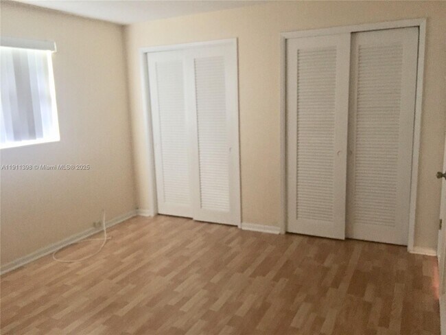 Building Photo - 5706 NE 17th Terrace