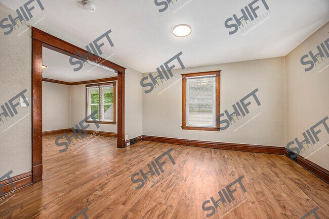 Building Photo - 218 Page St NE