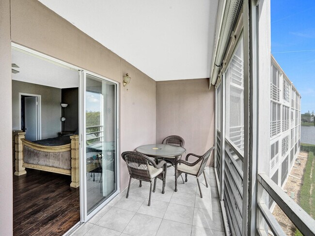 Building Photo - 3014 Cornwall A