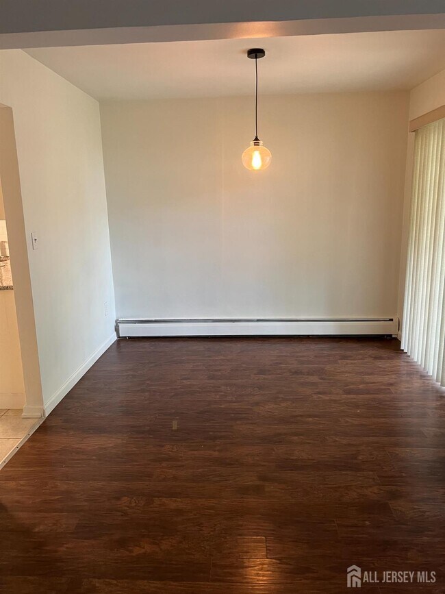 Building Photo - 18 Lake Ave