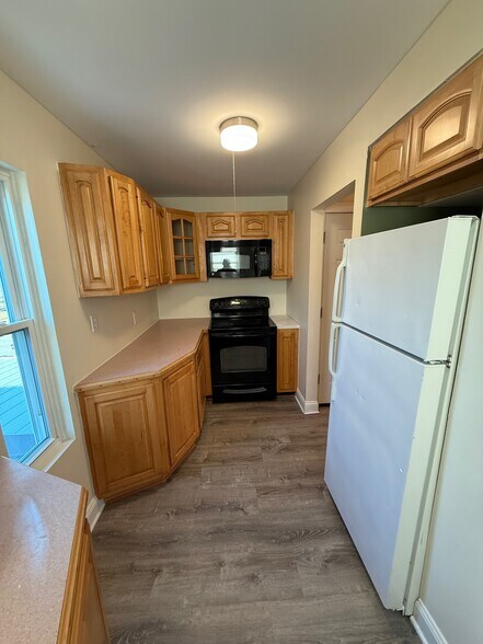 Building Photo - 95 Lake St