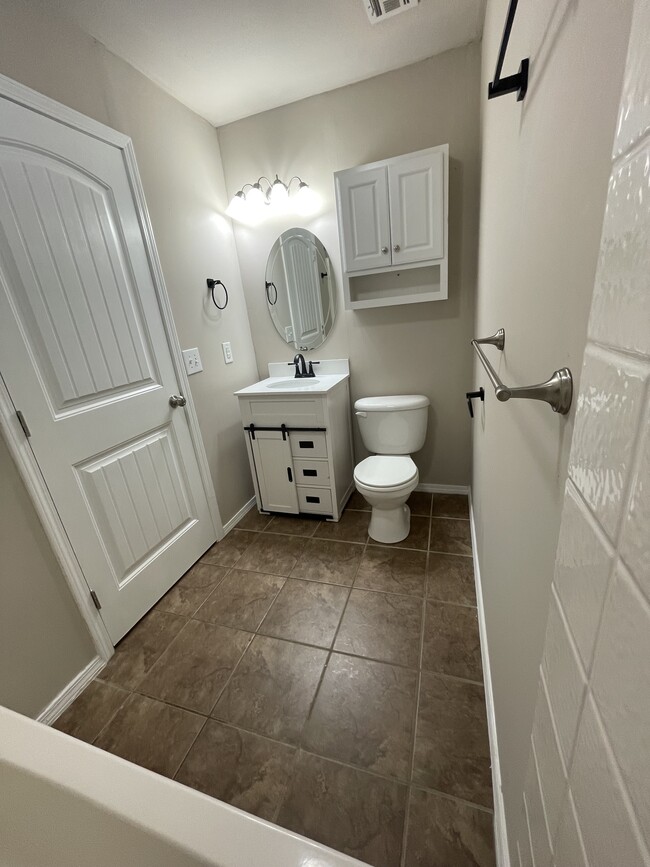 Building Photo - 11220 S Cedar St