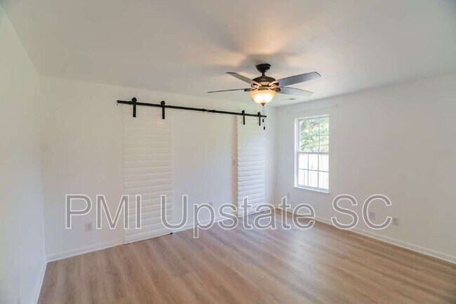 Building Photo - 432 Longspur Ct