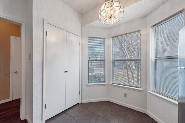 Building Photo - 12400 Brookglade Cir