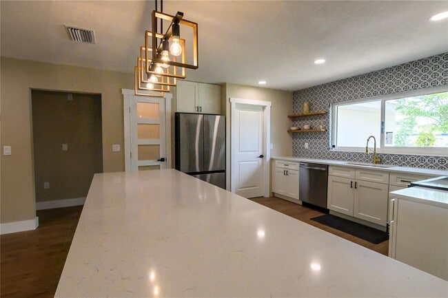 Building Photo - 8808 44th Ave Dr W