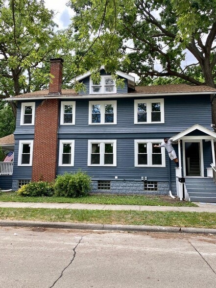 Building Photo - 625 Hawthorn Ave