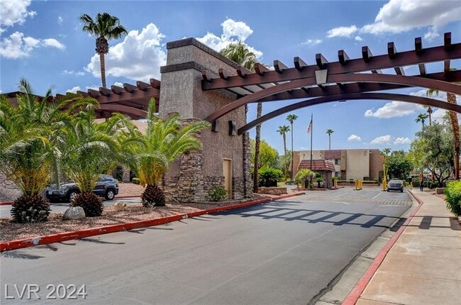 Building Photo - 5314 River Glen Dr
