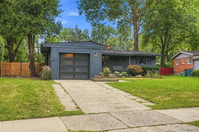 Building Photo - 1011 Brooklawn Dr