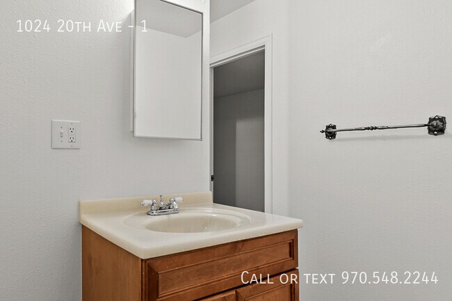 Building Photo - 1024 20th Ave