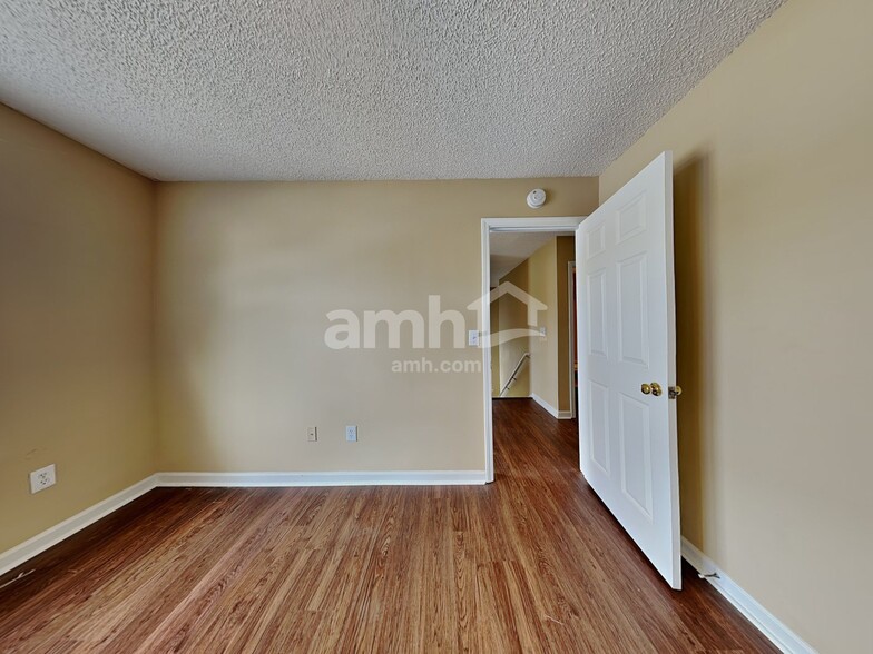 Building Photo - 100 Smokehouse Dr