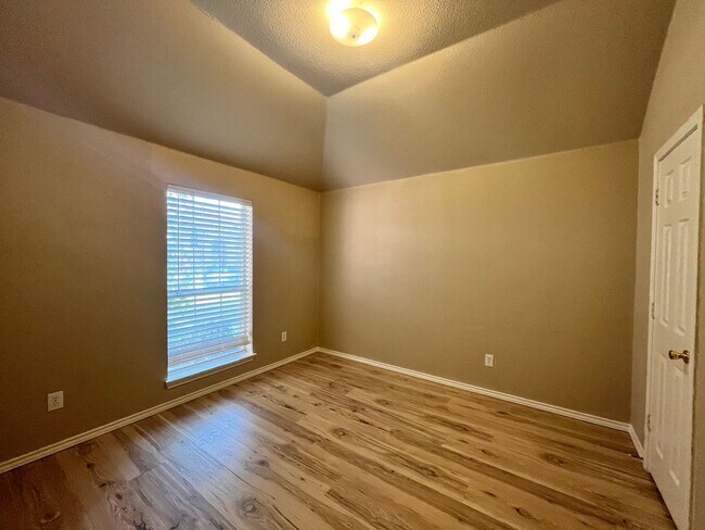 Building Photo - Beautifully Updated 4-Bedroom Home with Community Pool & Excellent Schools!