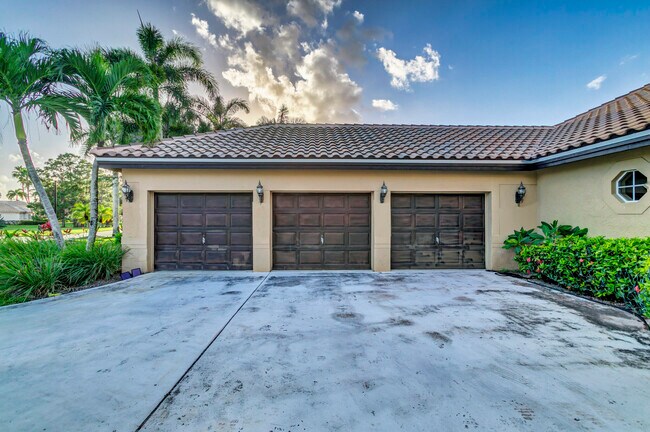 Building Photo - 8205 Woodsmuir Dr