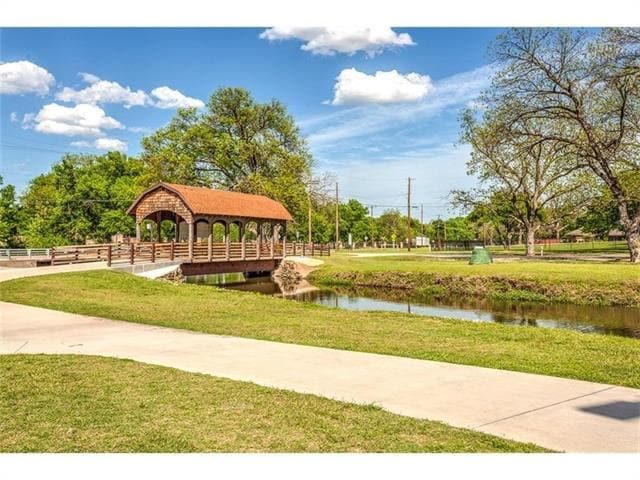 Building Photo - 231 E Vine St