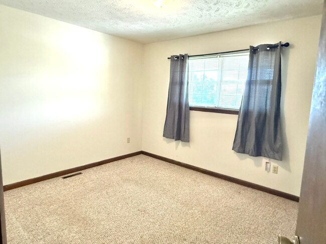 Building Photo - 3812 Memorial Blvd