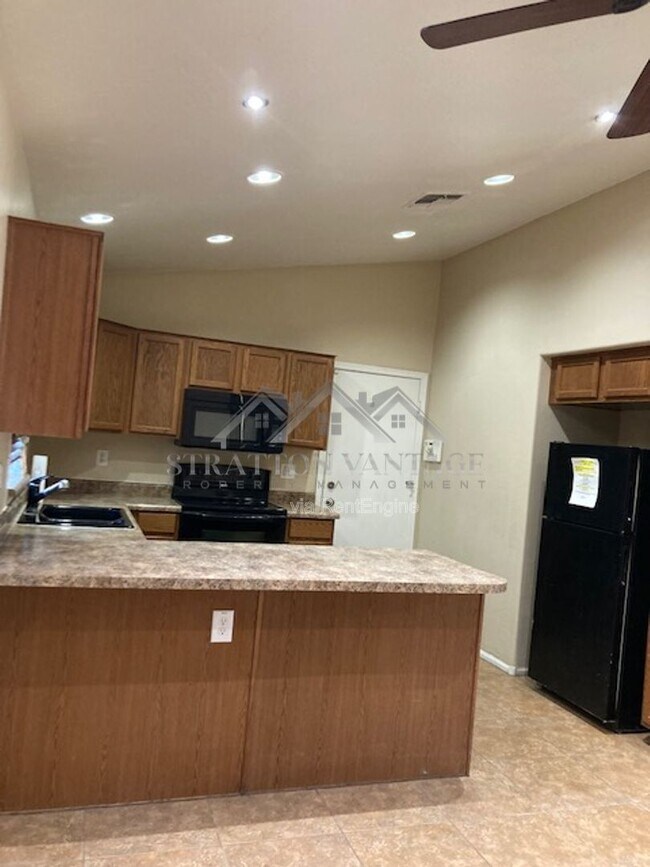 Building Photo - 4445 E Amarillo Dr