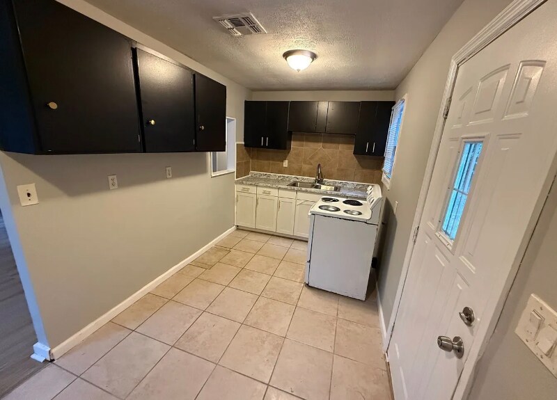 Building Photo - 3521 Dundale Rd