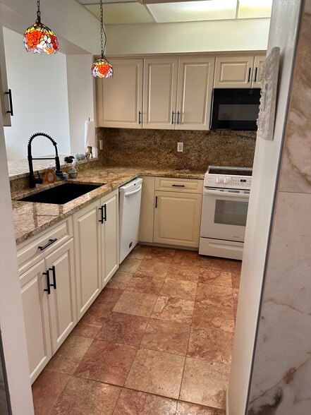 kitchen - 7882 Sailboat Key Blvd S