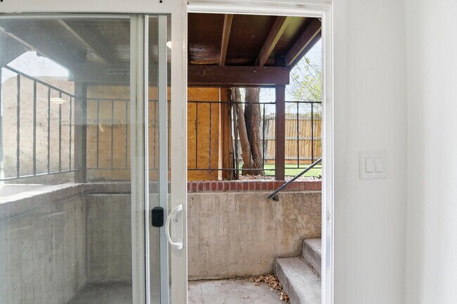 Building Photo - $1,400.95 with $300.00 off the first month's rent, 2 Beds - 1 Bath, Triplex in Aurora with Washer...