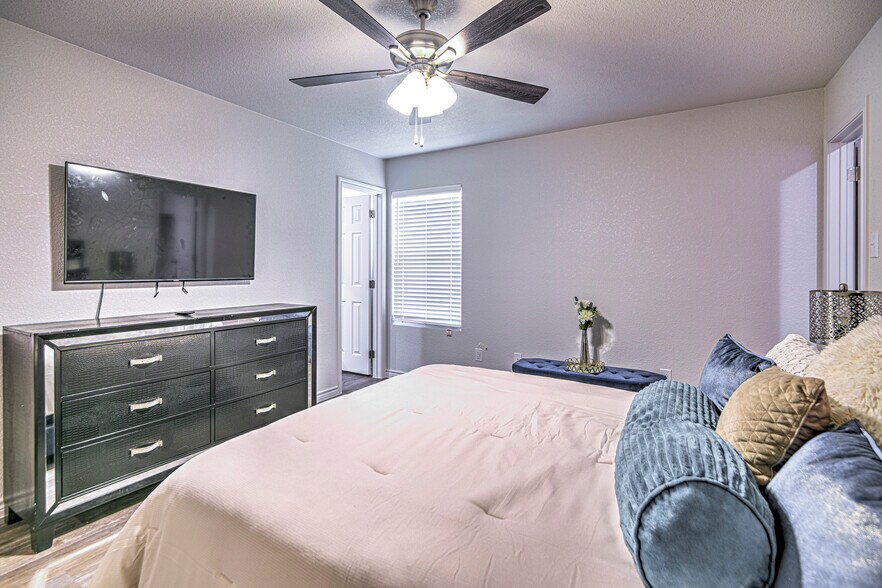 Building Photo - 5812 McGregor Loop