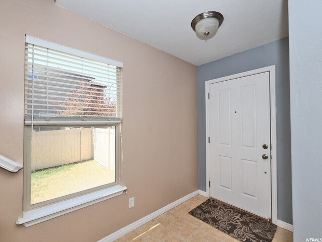 Building Photo - 1892 Goldenrod Way W