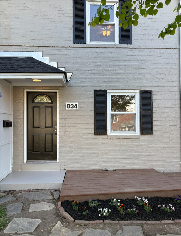 Building Photo - 834 S Ivy St