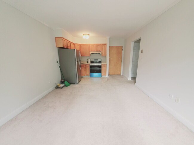 Building Photo - 27 Oak St