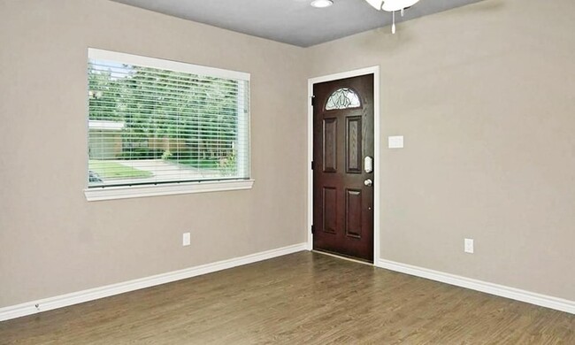 Building Photo - 3804 W Spurgeon St