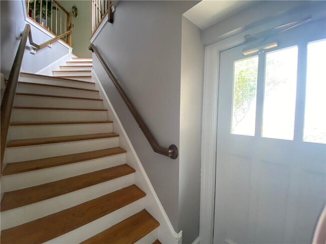 Building Photo - 61 Ledge Rd