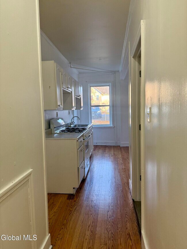 Building Photo - 290 2nd Ave