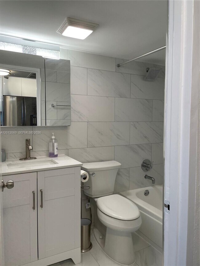 Building Photo - 10275 Collins Ave