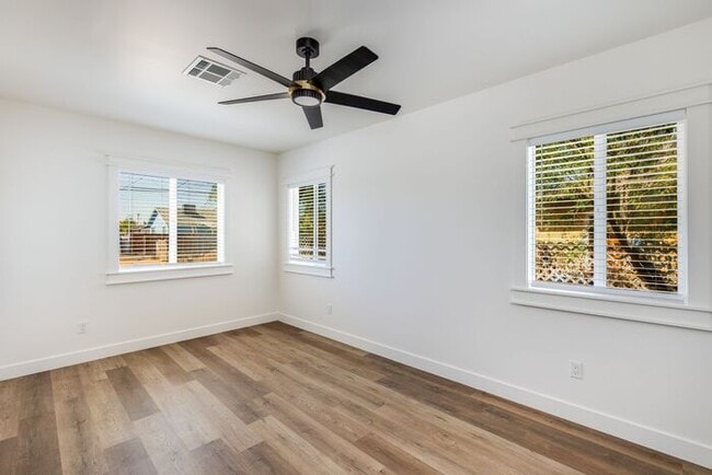 Building Photo - new remolded 3 bredroom 2 bathroom