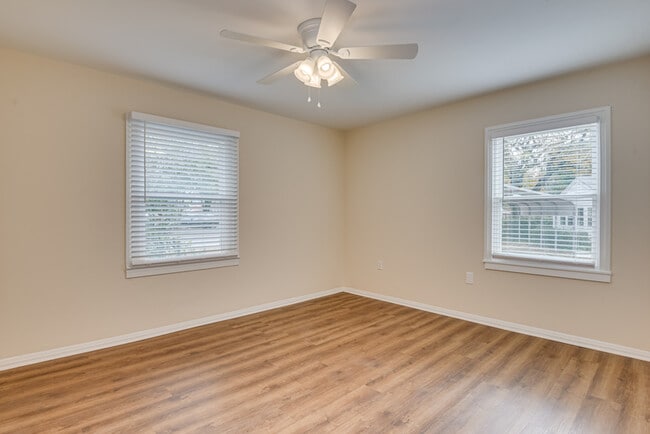 Building Photo - 103 Smallridge St