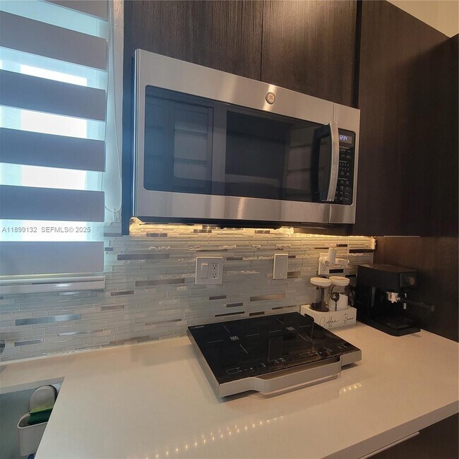 Building Photo - 10435 NW 66th St