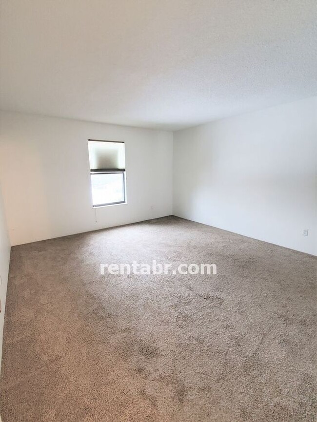 Building Photo - Spacious Snowbird Condo in Lakewood for Re...